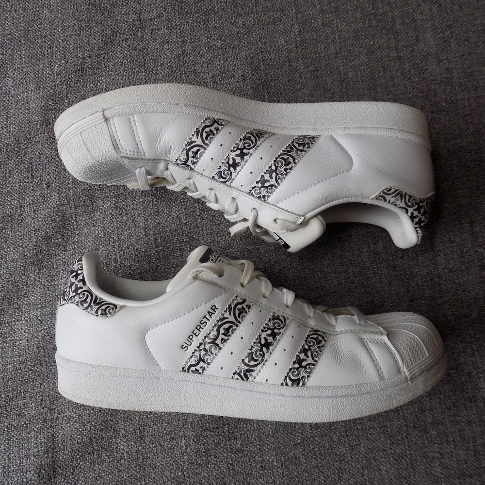 Adidas Superstar Sneakers Womens 9 White Good Baroque Paisley Print CP9628